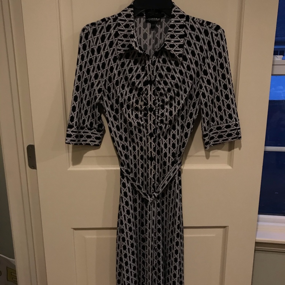 Maternity shirt dress with belt.